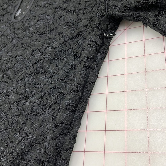DIANE VON FURSTENBERG Gadie Dark Romance Black Lace Keyhole Party Blouse SZ 4 - Picture 10 of 16